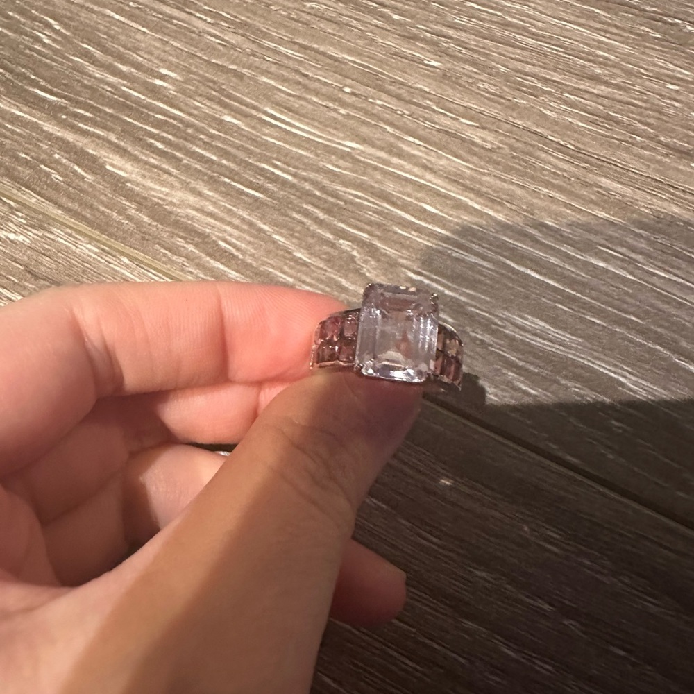 Quartz? Topaz? Pink sapphire 18k white gold ring-7g, size7.25